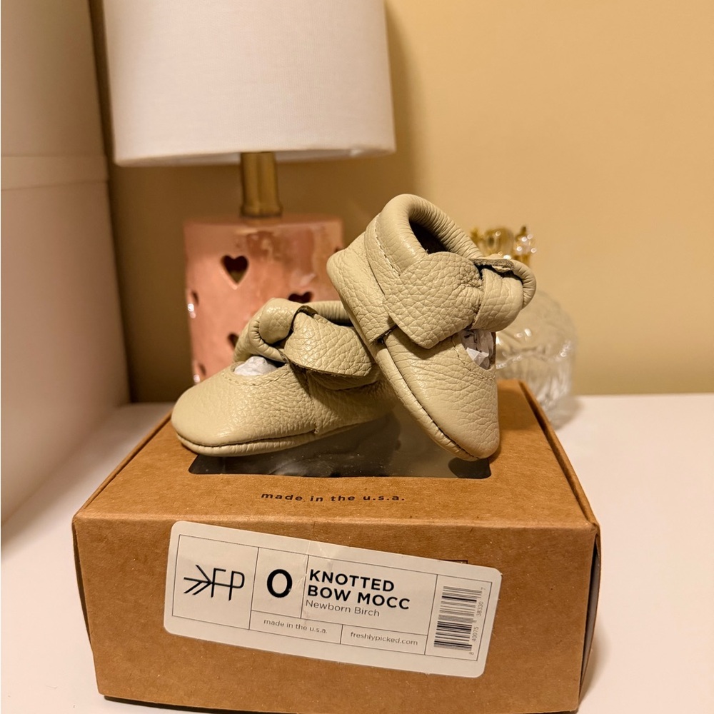 Freshly Picked Knotted Bow Moccasins - Birch